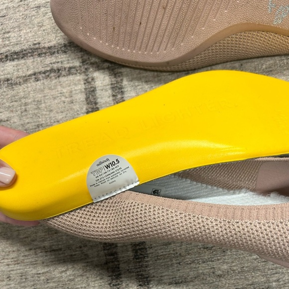 Allbirds Tan Flats Elegant Minimalist Design 10.5 - Picture 5 of 5